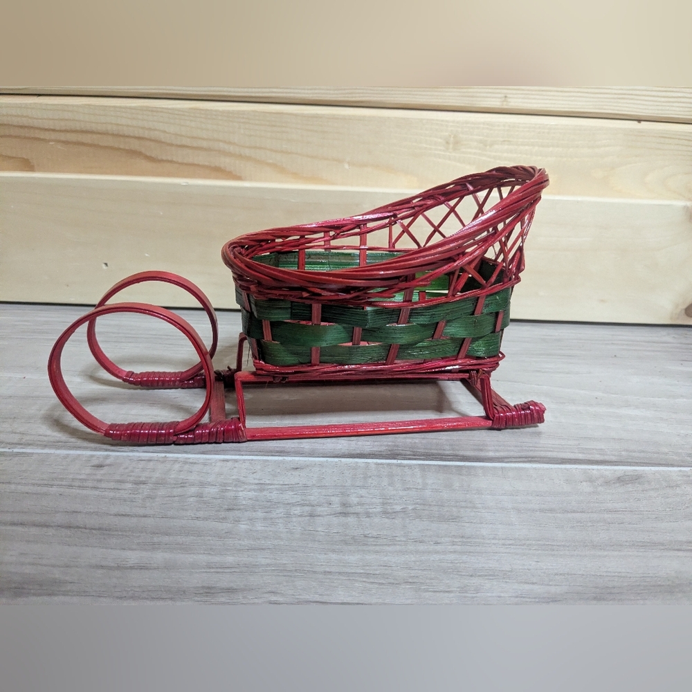 Small Decorative Wicker Sleigh Basket Christmas Holiday Decor Green Red Winter
